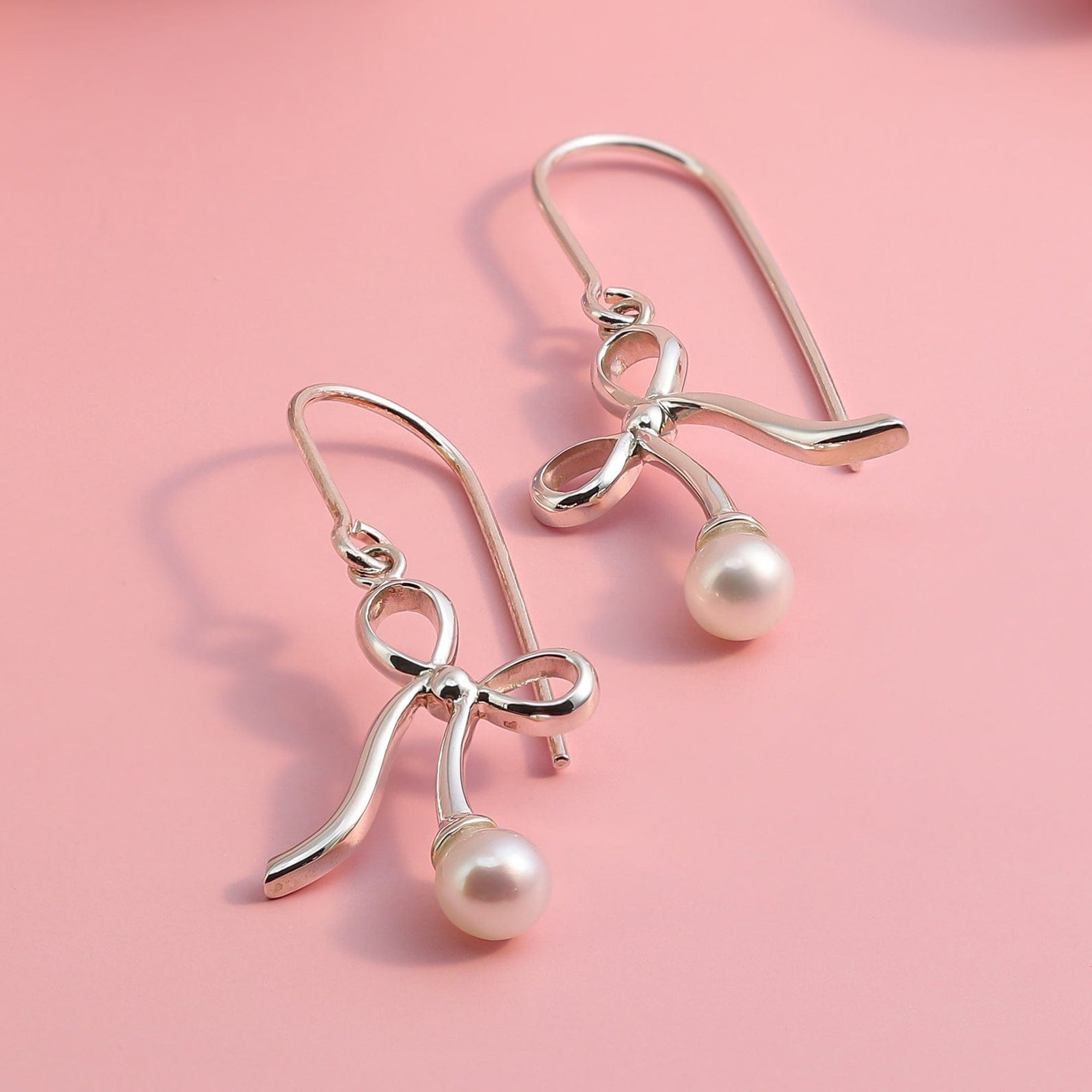 Celebrate Mom’s Timeless Beauty with Pearl Jewelry She’ll Treasure 💖