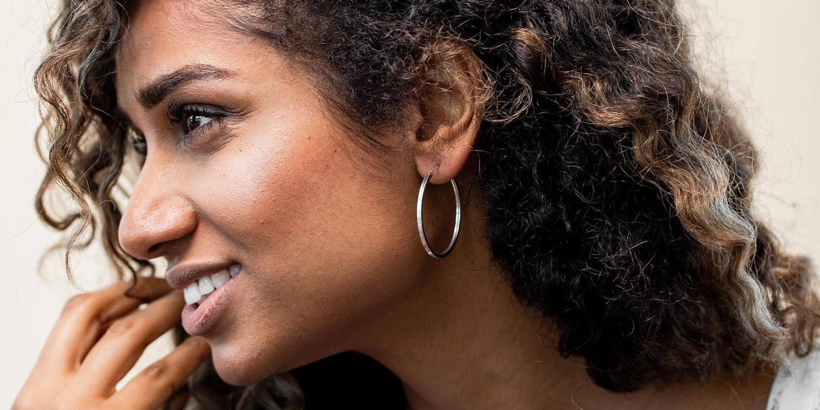 Boma Jewelry What's the cause of itchy skin in jewelry? 🤭 Blog Post Cover